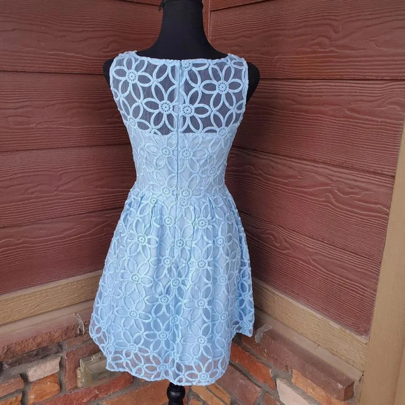 BB DAKOTA Women's Blue Floral Lace Tulle Sleeveless Fit and Flare Dress Size 2 - Picture 8 of 12